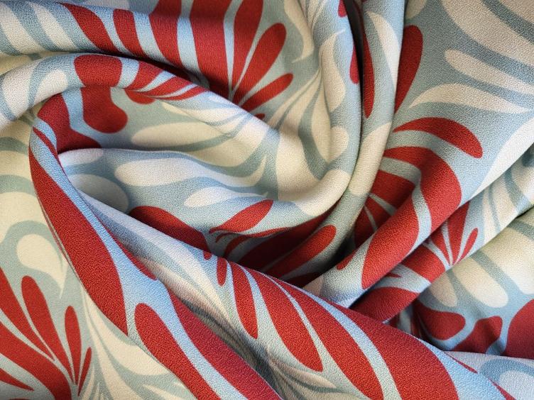 Viscose Crepe bedruckt blau/rot