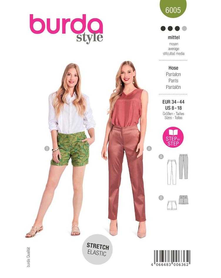 Kurze Shorts und elegante Businesshose